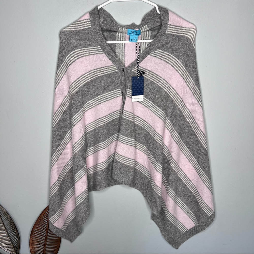 NWT Two Bees Cashmere Grey Light Pink Poncho‎ A24